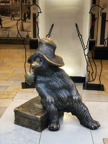 Paddington Bear Statue (Paddington Station